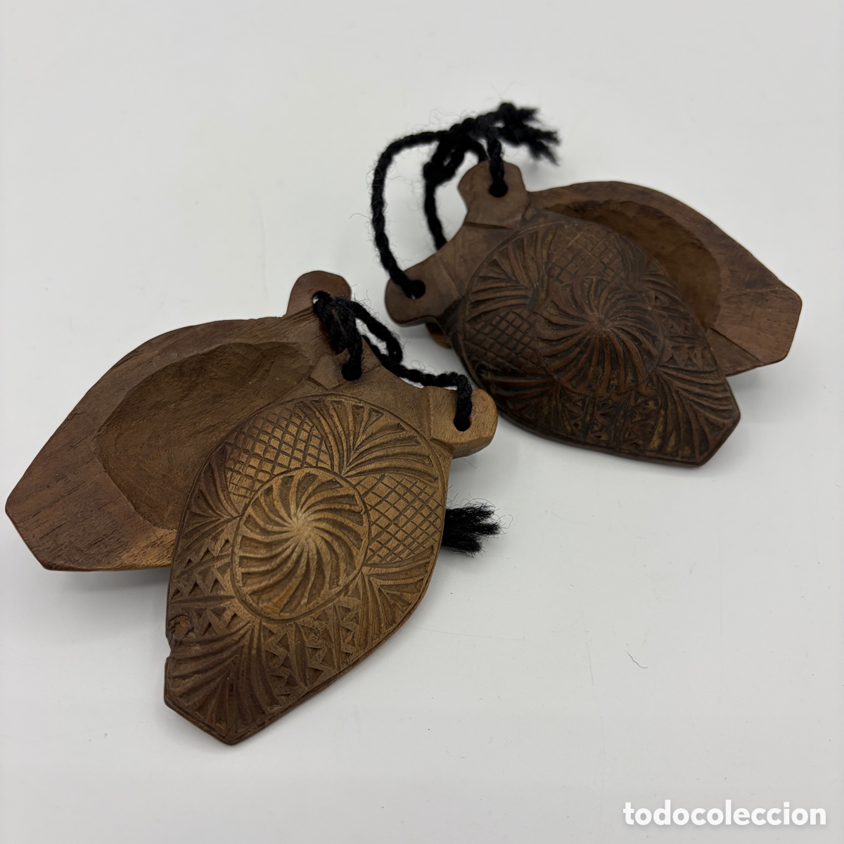 Instrumentos musicales: Casta&ntilde;uelas castellanas antiguas talladas a mano