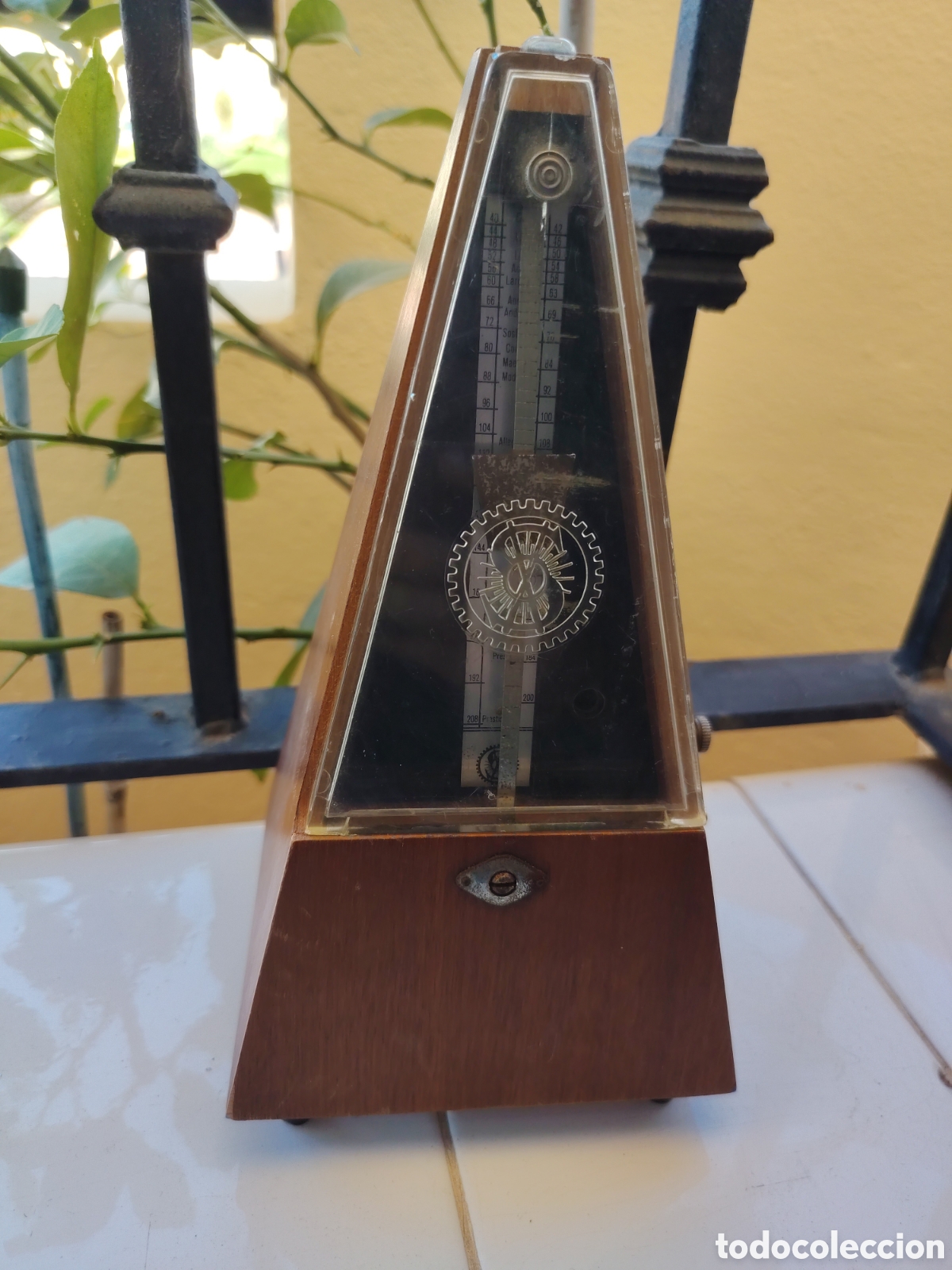 Instrumentos musicales: ANTIGUO METR&Oacute;NOMO DE MADERA A CUERDA - Foto 2