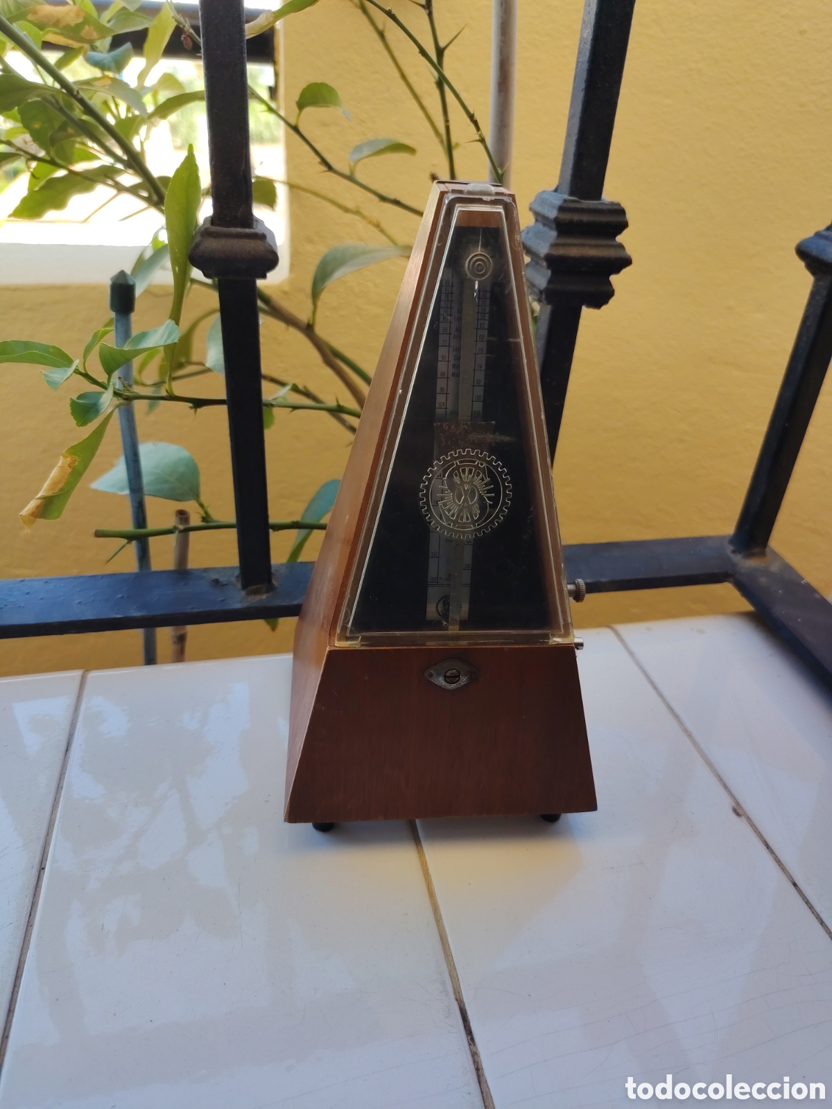 Instrumentos musicales: ANTIGUO METR&Oacute;NOMO DE MADERA A CUERDA - Foto 4