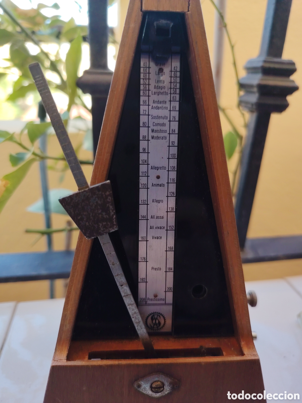 Instrumentos musicales: ANTIGUO METR&Oacute;NOMO DE MADERA A CUERDA - Foto 5