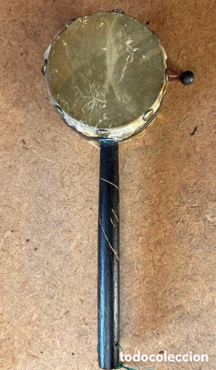 Instrumentos musicales: Tambor de mano tradicional con cuenta