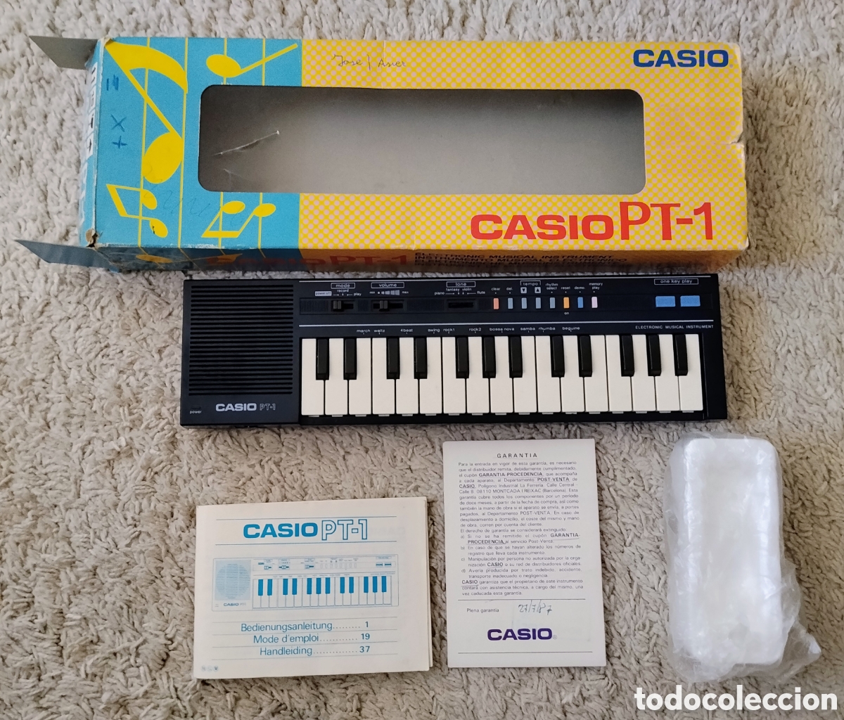 Instrumentos musicales: Teclado electr&oacute;nico Casio PT-1. A&ntilde;os 80. En su caja original