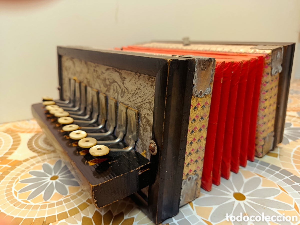 Instrumentos musicales: Antiguo acordeon melodeon folclorico