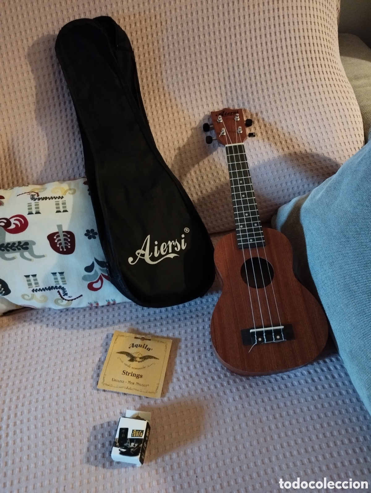 Instrumentos musicales: Pack Ukelele Soprano Aiersi + Funda + Cuerdas Aquila + Afinador (Como nuevo)