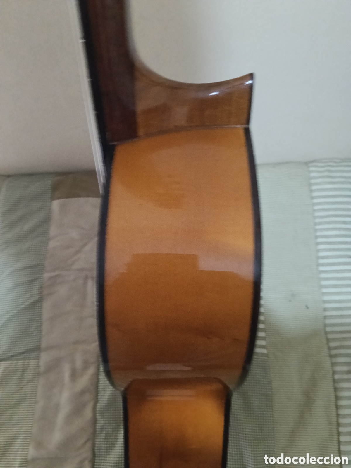 Instrumentos musicales: Antigua guitarra sonando bien - Foto 10