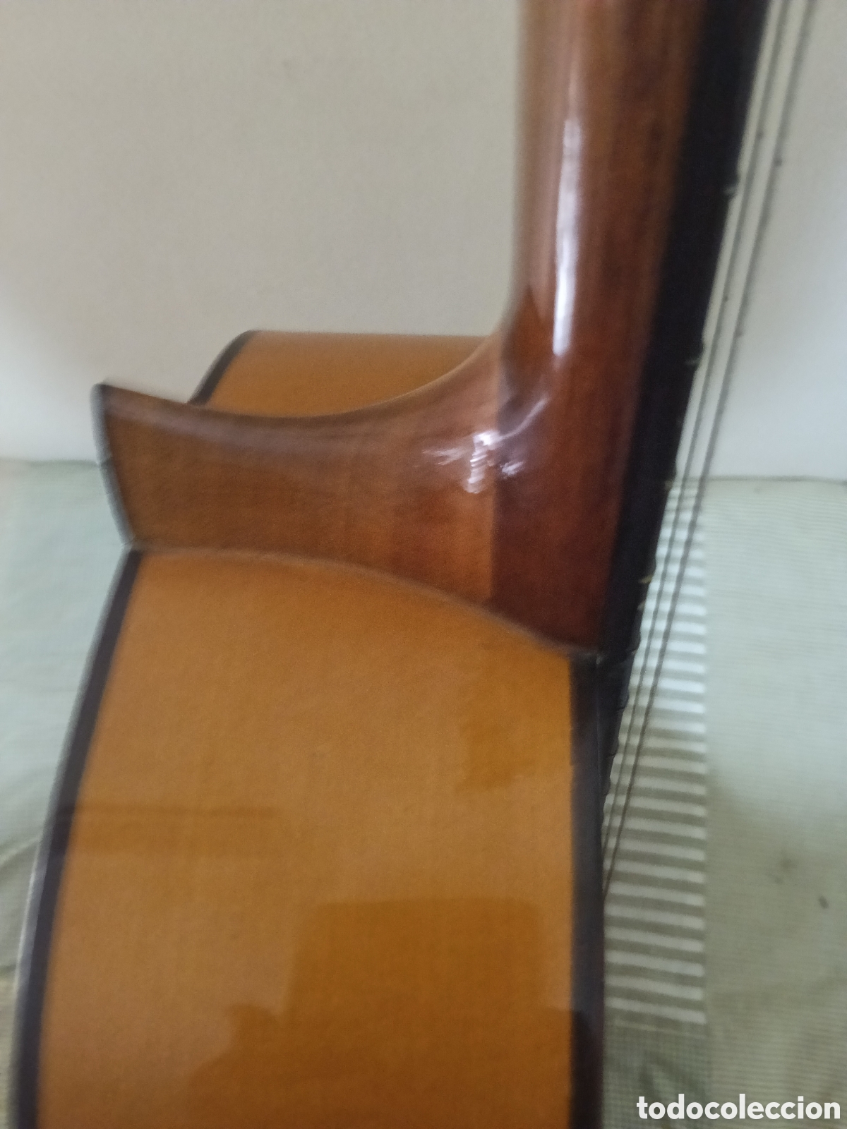 Instrumentos musicales: Antigua guitarra sonando bien - Foto 14