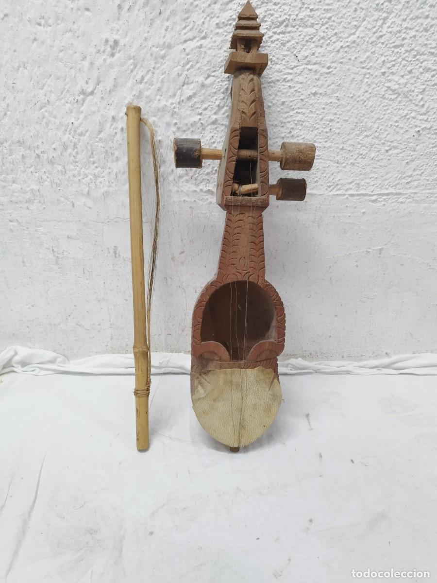 Instrumentos musicales: Antiguo Sarangi Nepal&iacute; Tallado a Mano Instrumento Musical Tradicional de Nepal con Arco A restaurar.