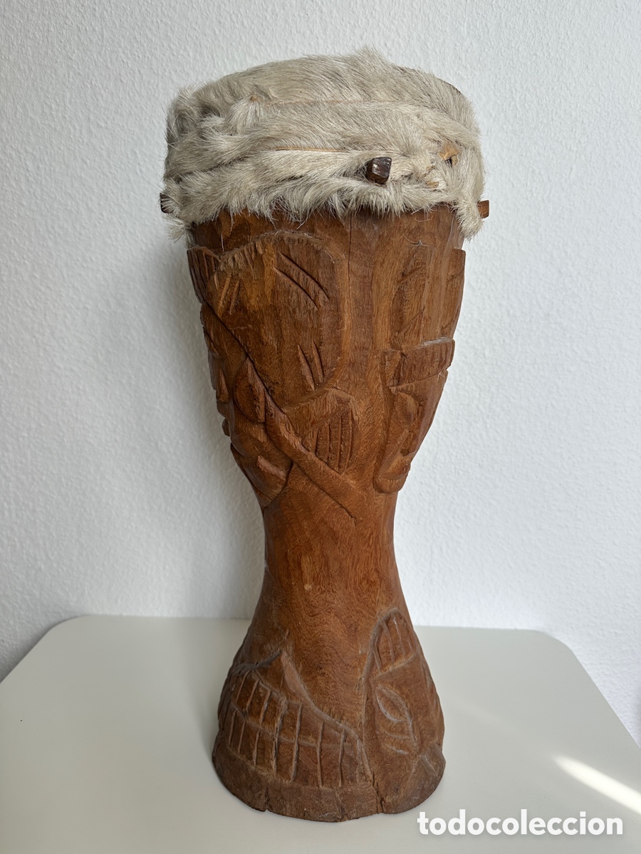 Instrumentos musicales: Tambor africano Bamun tallado a mano piel de cabra 54 cm Camer&uacute;n