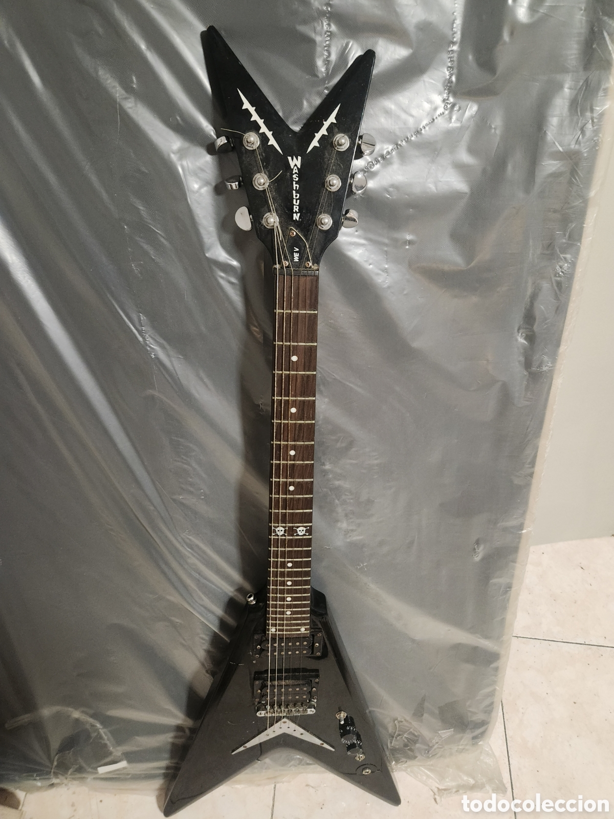 Strumenti musicali: guitarra V el&eacute;ctrica wahburn