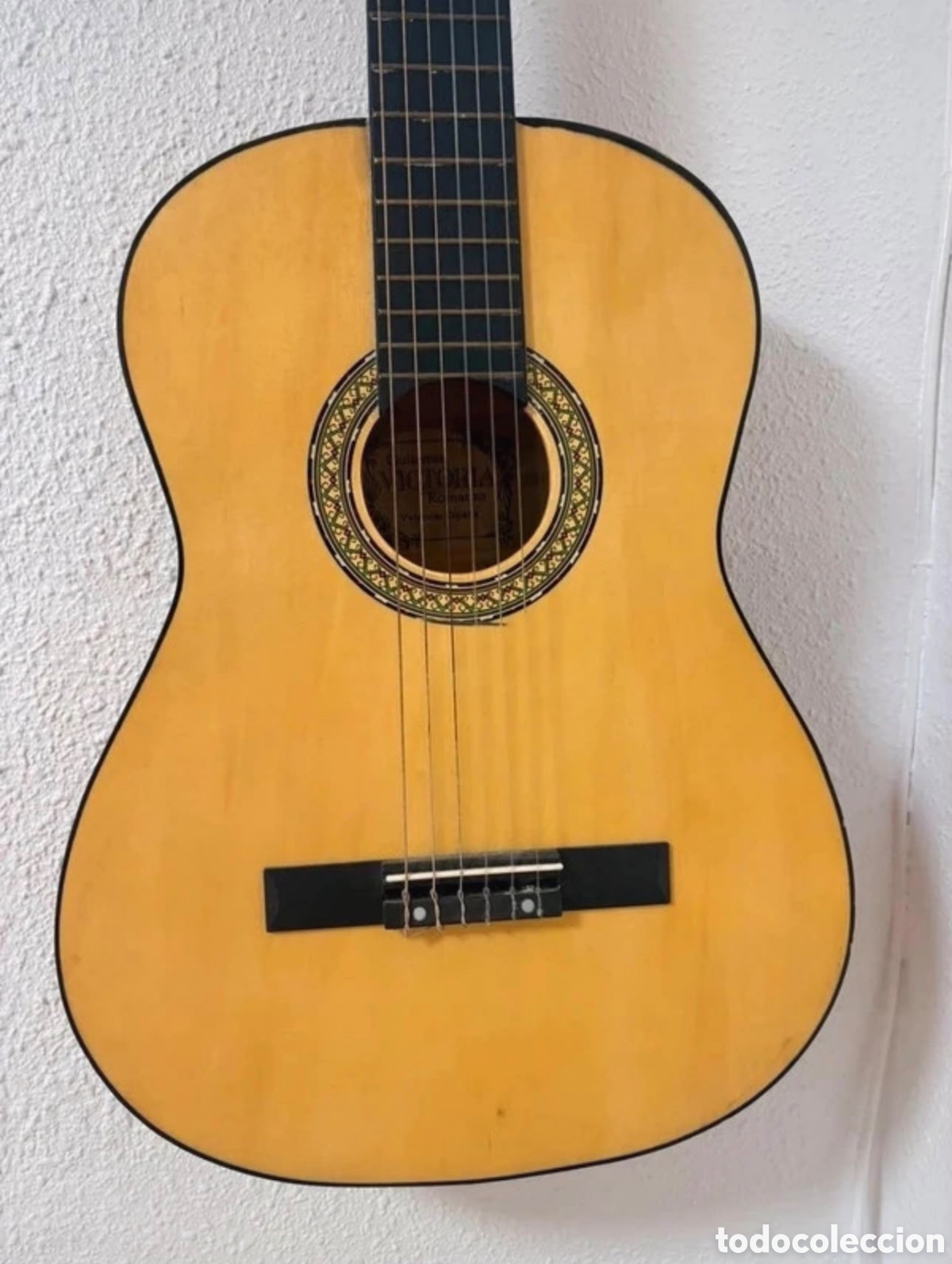 Musical instruments: Guitarra cl&aacute;sica espa&ntilde;ola Victoria Romanza. Excelente estado.