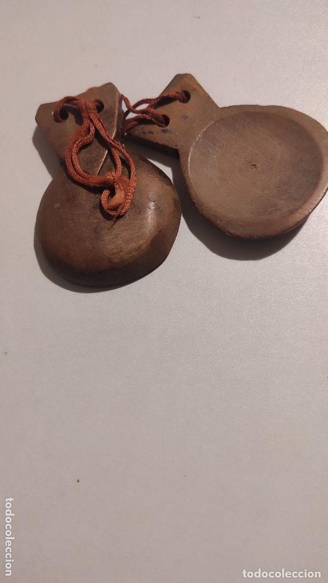 Instrumentos musicales: CASTA&Ntilde;UELAS EN MADERA DE NOGAL ANTIGUAS