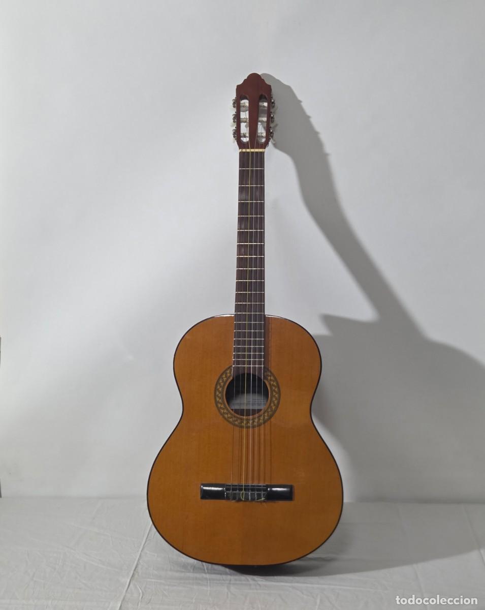 Instrumentos musicales: Guitarra artesanal Macarena, Modelo: Castellana