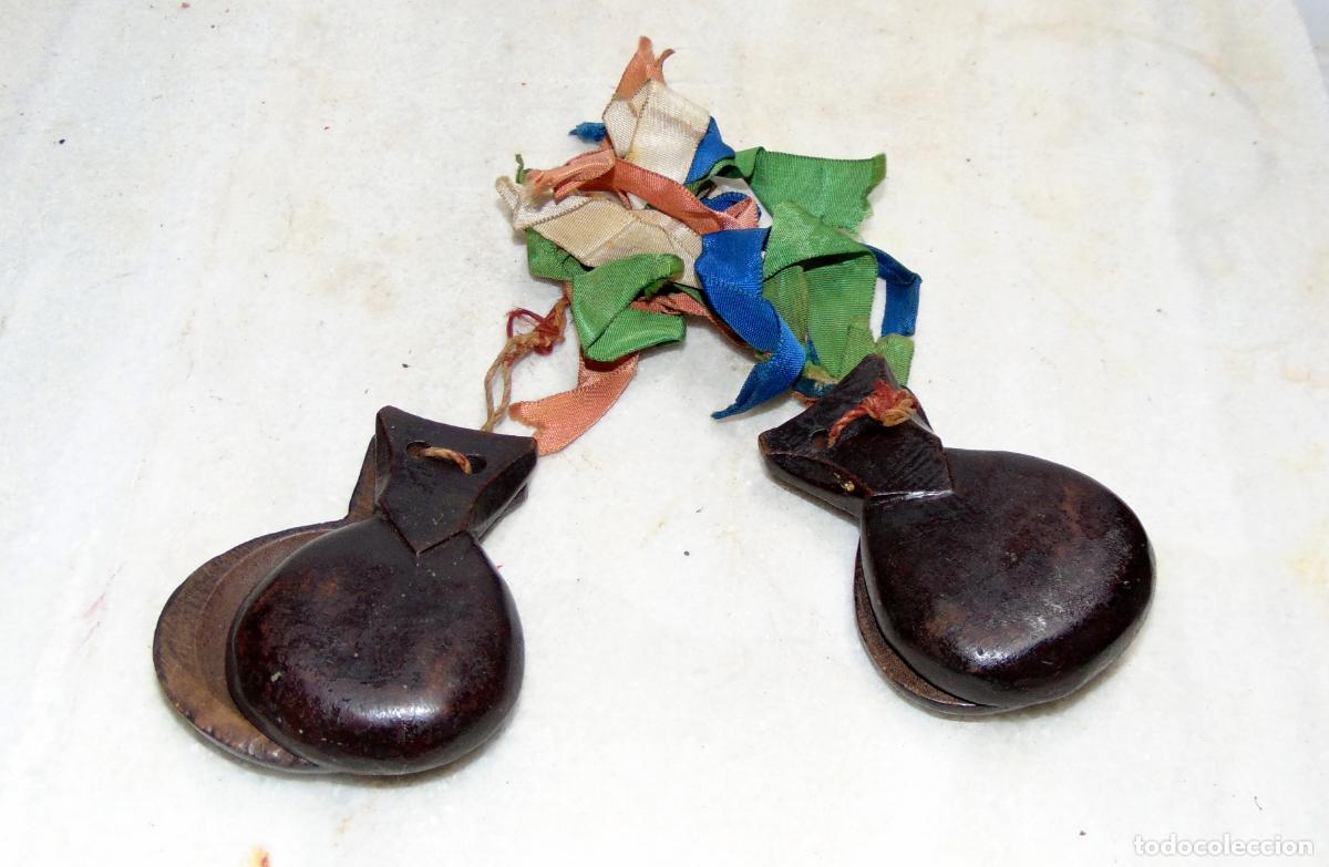 Instrumentos musicales: DOS PAREJAS DE ANTIGUAS CASTA&Ntilde;UELAS DE MADERA NOBLE