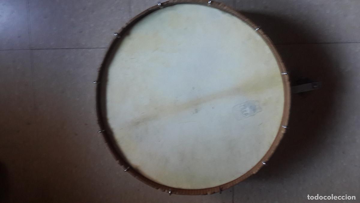Instrumentos musicales: Tambor de gran tamany: 47 cm de diametre ( 19 polzades)