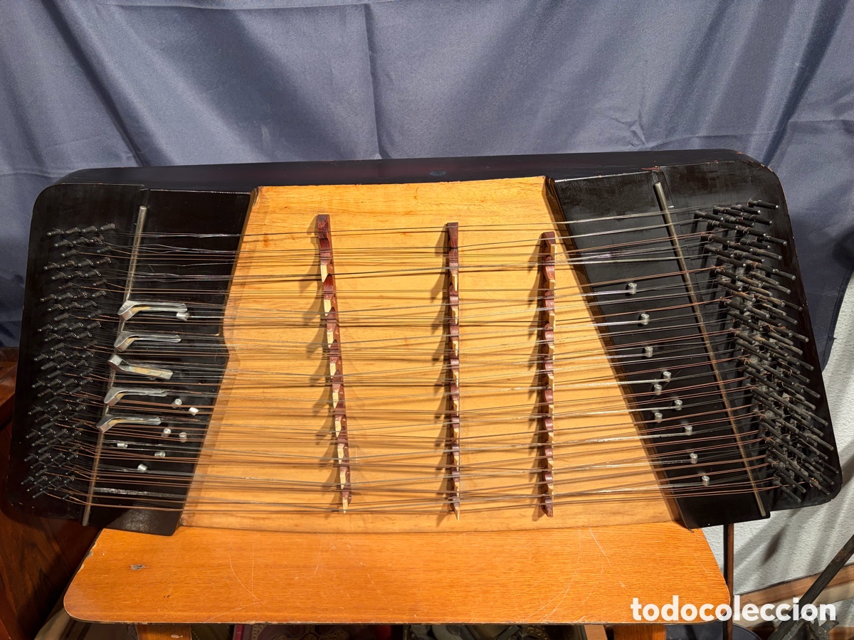 Instrumentos musicales: Yangqin es un instrumento musical de percusi&oacute;n de origen chino