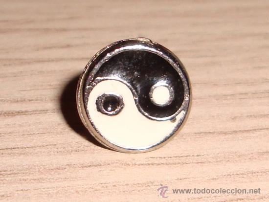 Joyeria: ANTIGUO Y CURIOSO PENDIENTE DE METAL CON FORMA YING YANG - Foto 1