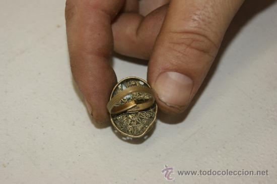 Joyeria: Antiguo anillo de bronce con piedra - Foto 3