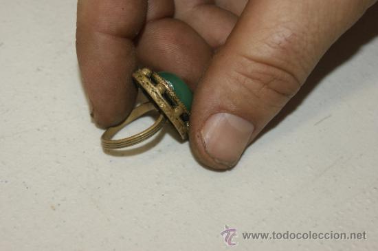 Joyeria: Antiguo anillo de bronce con piedra - Foto 4