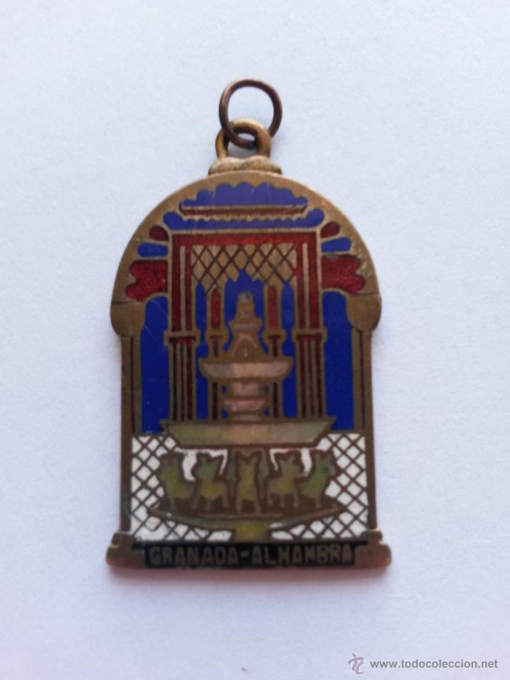Joyeria: Colgante, medalla Granada , Alhambra, esmaltada de 3,7 x 2,2 cms ,antigua