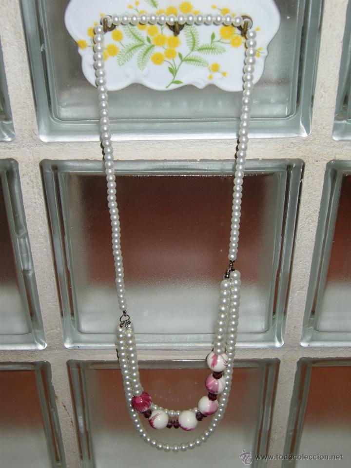 Joyeria: COLLAR DE PERLAS CON CRISTALES MORADOS Y BOLAS CON DIBUJO. - Foto 2