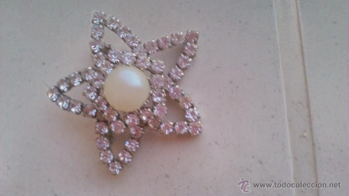 Joyeria: Antiguo broche en forma de estrella con circonitas y perla en el centro. - Foto 2