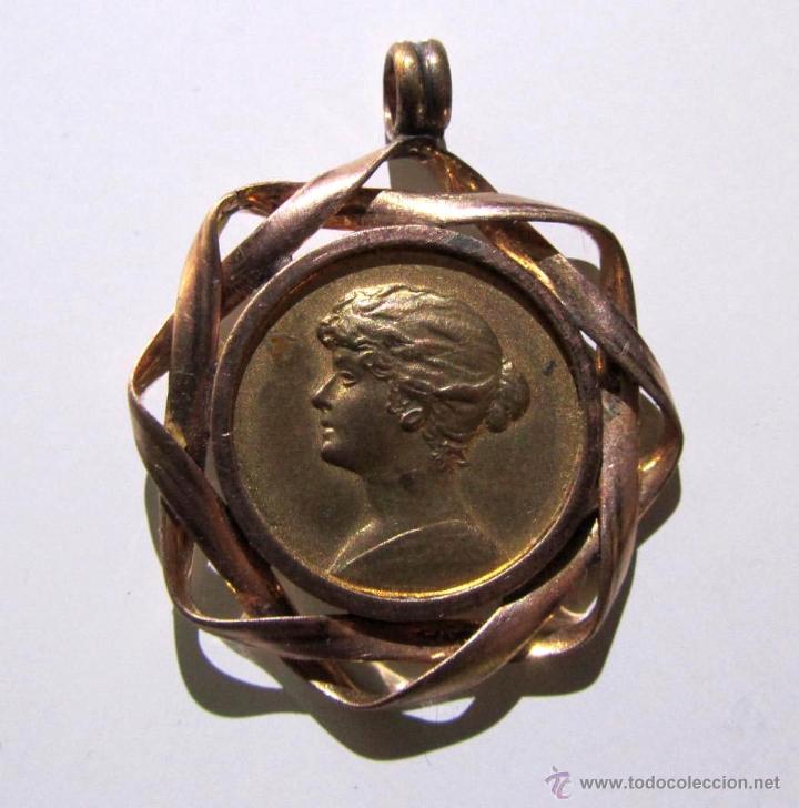 Joyeria: Antiguo colgante rostro de mujer y laureles - Foto 1