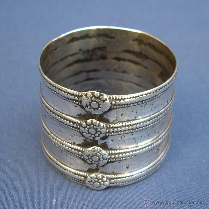 Joyeria: Antiguo brazalete de India de plata. - Foto 2
