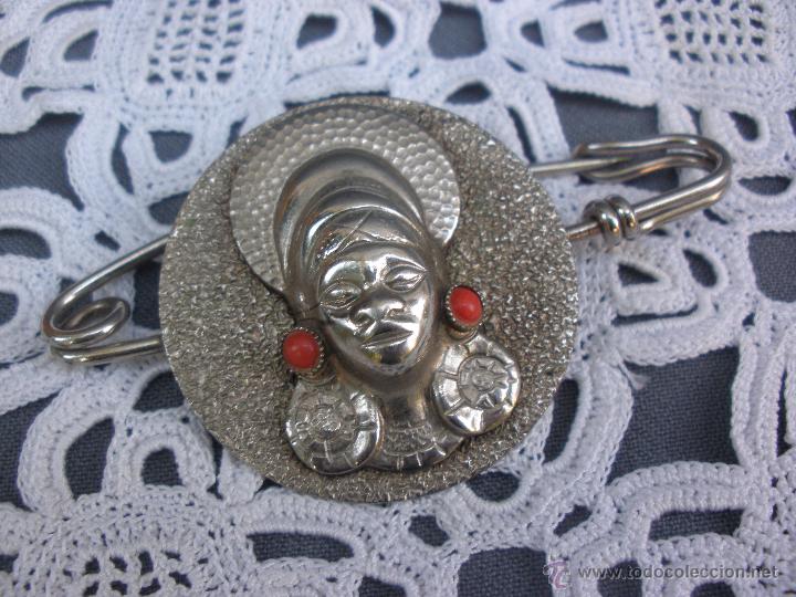 Joyeria: Broche alfiler estilo Art Deco etnico con perlitas color coral relieve mujer africana - Foto 2 - 52947548