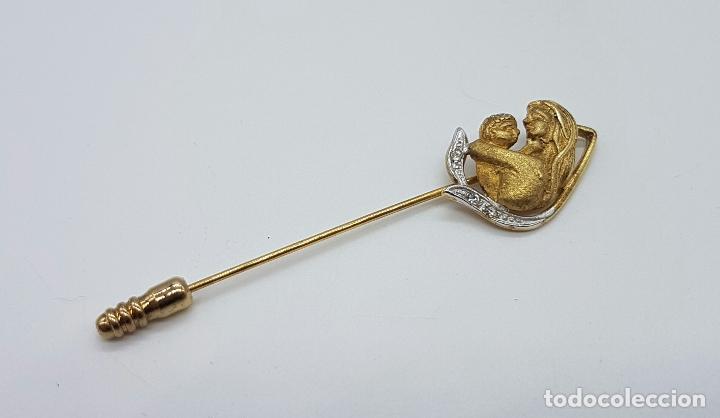 Joyeria: Broche antiguo, bello motivo maternal en plata de ley cincelada chapada en oro de 18k y circonitas . - Foto 1 - 63424156