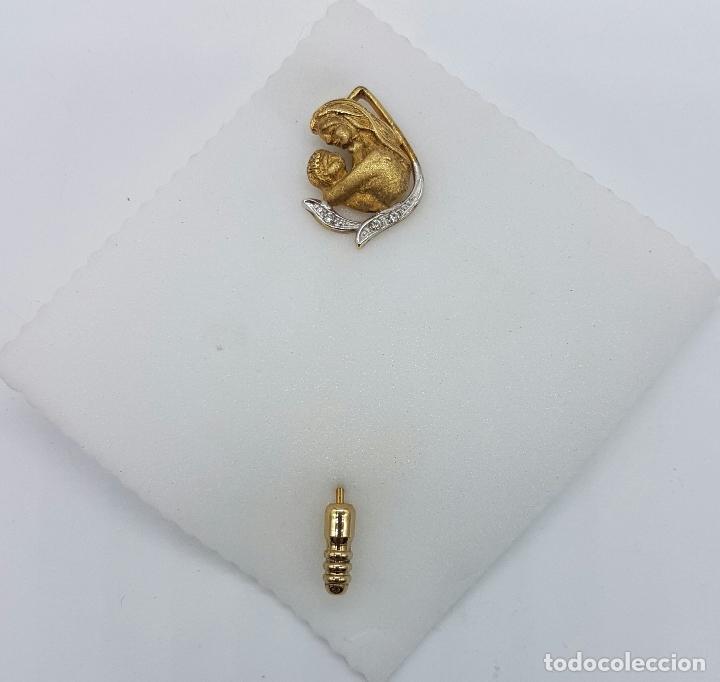 Joyeria: Broche antiguo, bello motivo maternal en plata de ley cincelada chapada en oro de 18k y circonitas . - Foto 2 - 63424156