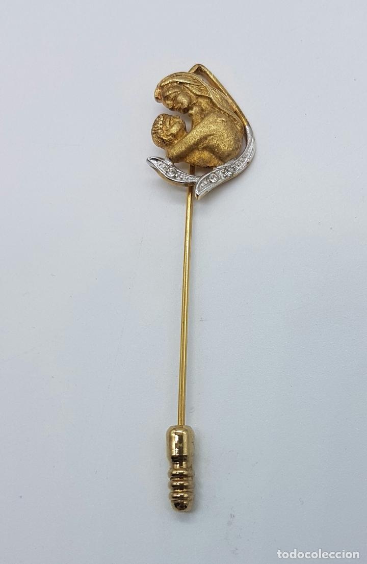 Joyeria: Broche antiguo, bello motivo maternal en plata de ley cincelada chapada en oro de 18k y circonitas . - Foto 5 - 63424156