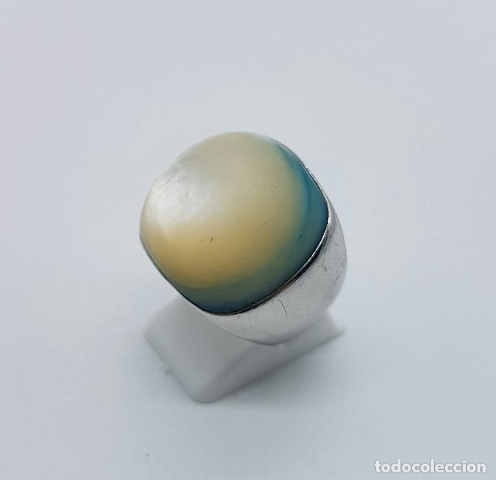 Joyeria: Gran anillo en plata de ley contrastada con cabuj&oacute;n de nacar . - Foto 2