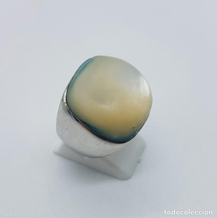 Joyeria: Gran anillo en plata de ley contrastada con cabuj&oacute;n de nacar . - Foto 3