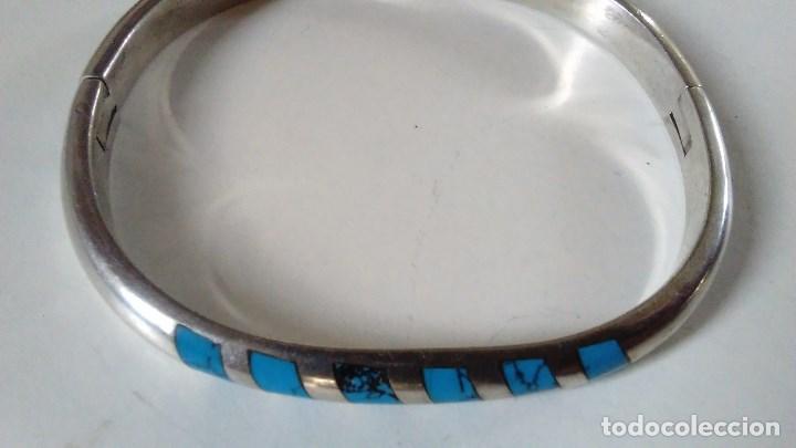 Joyeria: Pulsera de plata ovalada  rigida con incrustaciones en piedra azul - Foto 1