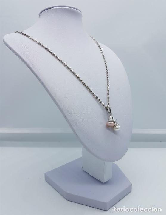 Joyeria: Sofisticada gargantilla en plata de ley 925 con perlas cultivadas en blanco y rosa pastel . - Foto 3