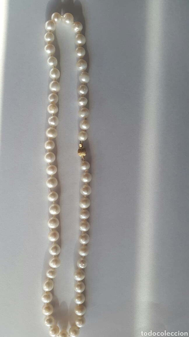 Joyeria: Collar de perlas cultivadas japonesas y cierre de oro