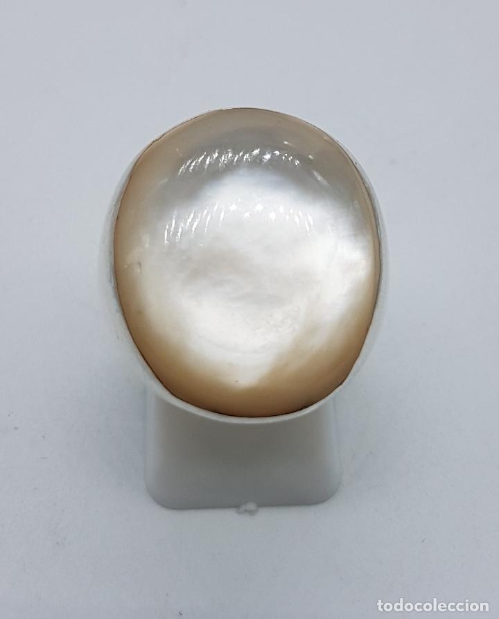 Joyeria: Gran anillo en plata de ley contrastada con cabuj&oacute;n de nacar . - Foto 2