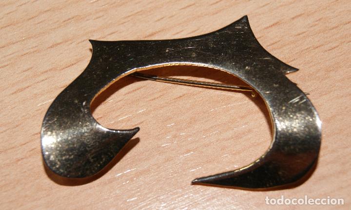 Joyeria: Antiguo broche de metal dorado. - Foto 1