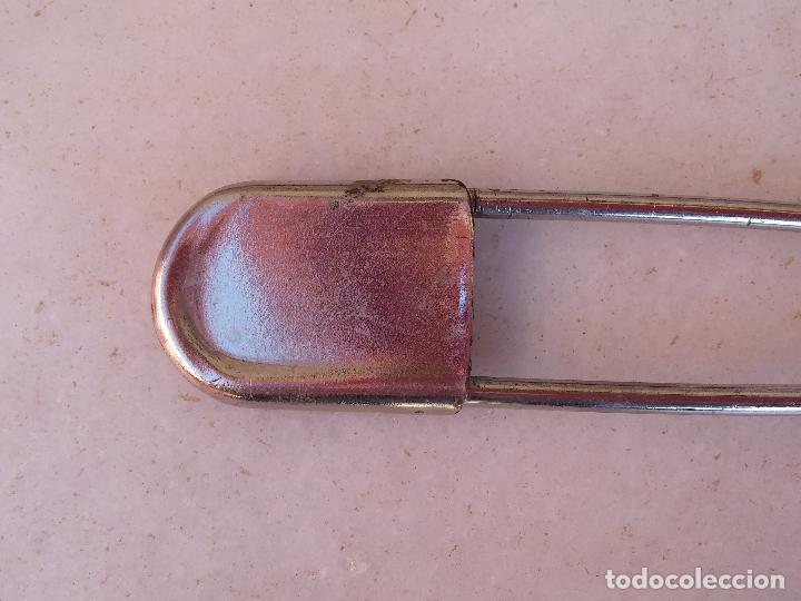 Joyeria: Gran broche en meta a&ntilde;os 70 - RISDON KEY-TAB - - Foto 5