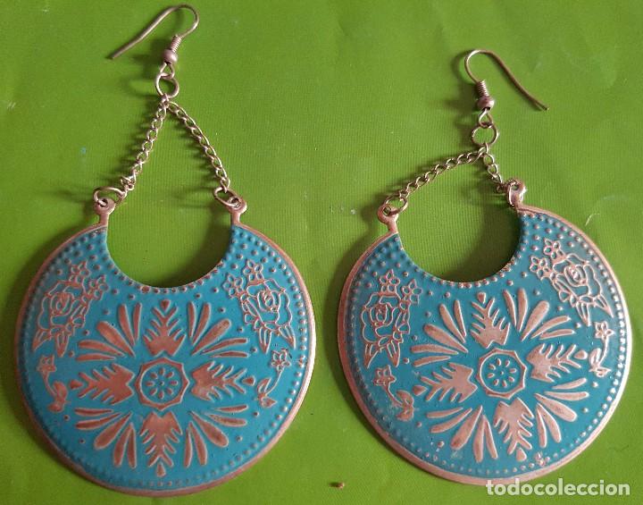 Schmuck: PENDIENTES 5,5 CTMOS. DIAMETRO METAL Y ESMALTE AZUL