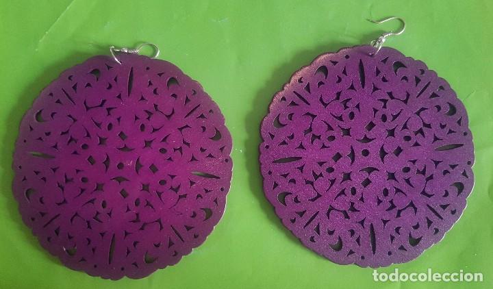 Joyeria: PENDIENTES 9 CTMOS. DE LARGOS, EN MADERA CALADA Y TE&Ntilde;IDA DE MORADO - Foto 1
