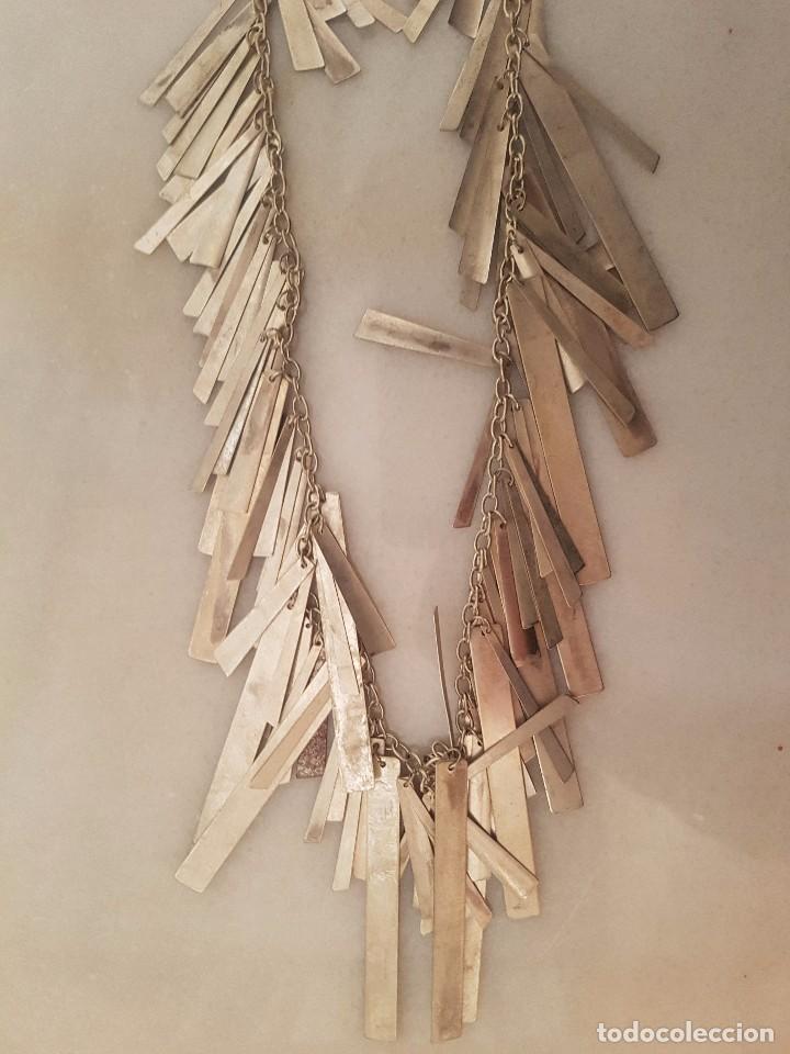 Joyeria: COLLAR CON LAMINAS DE METAL PLATEADO - Foto 2