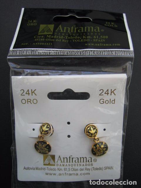 Schmuck: Pendientes adamasquinados con motivos hispano arabes