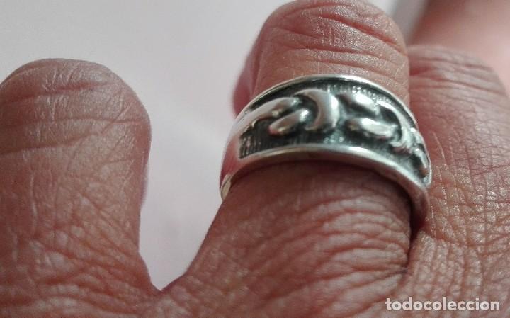 Joyeria: ANILLO CON S&Iacute;MBOLOS EN PLATA DE LEY - Foto 2