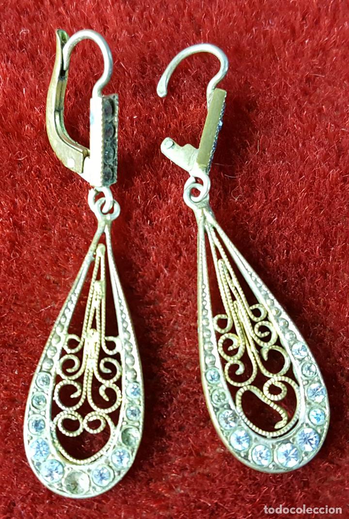 Jewelry: PENDIENTES DE L&Aacute;GRIMA. INCRUSTACIONES EN CRISTAL AZUL. CIRCA 1940.