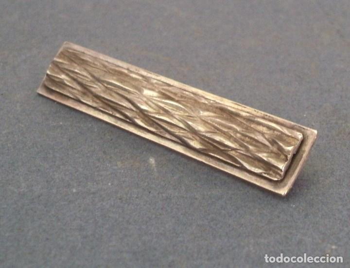 Joyeria: broche rectangular en relieve, de plata 830 (5,5x1cm aprox) - Foto 1