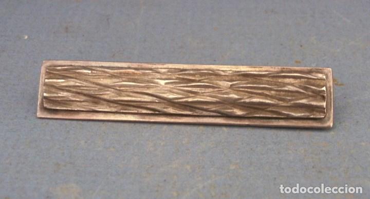 Joyeria: broche rectangular en relieve, de plata 830 (5,5x1cm aprox) - Foto 2