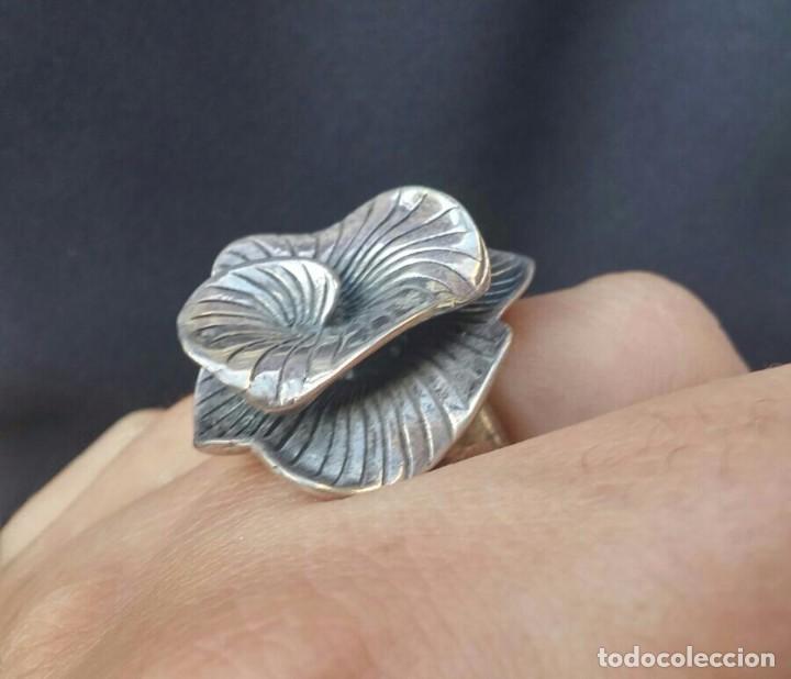 Joyeria: Anillo con gran Flor en Plata de Ley - Foto 4