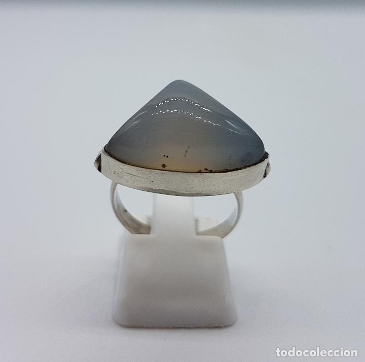 Joyeria: Anillo antiguo en plata de ley contrastada con cenefa en relieve y cabuj&oacute;n triangular de &aacute;gata gris. - Foto 2