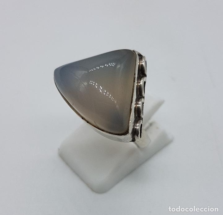Joyeria: Anillo antiguo en plata de ley contrastada con cenefa en relieve y cabuj&oacute;n triangular de &aacute;gata gris. - Foto 3